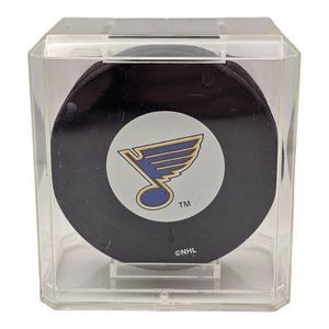 ST. LOUIS BLUES NHL Official‎ Hockey Puck Vegum Slovenia w/ Display Case